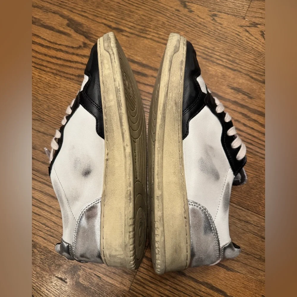 AUTRY SNEAKERS MEDALIST LOW SUPER VINTAGE IN WHITE BLACK SILVER LEATHER, 44–NWT